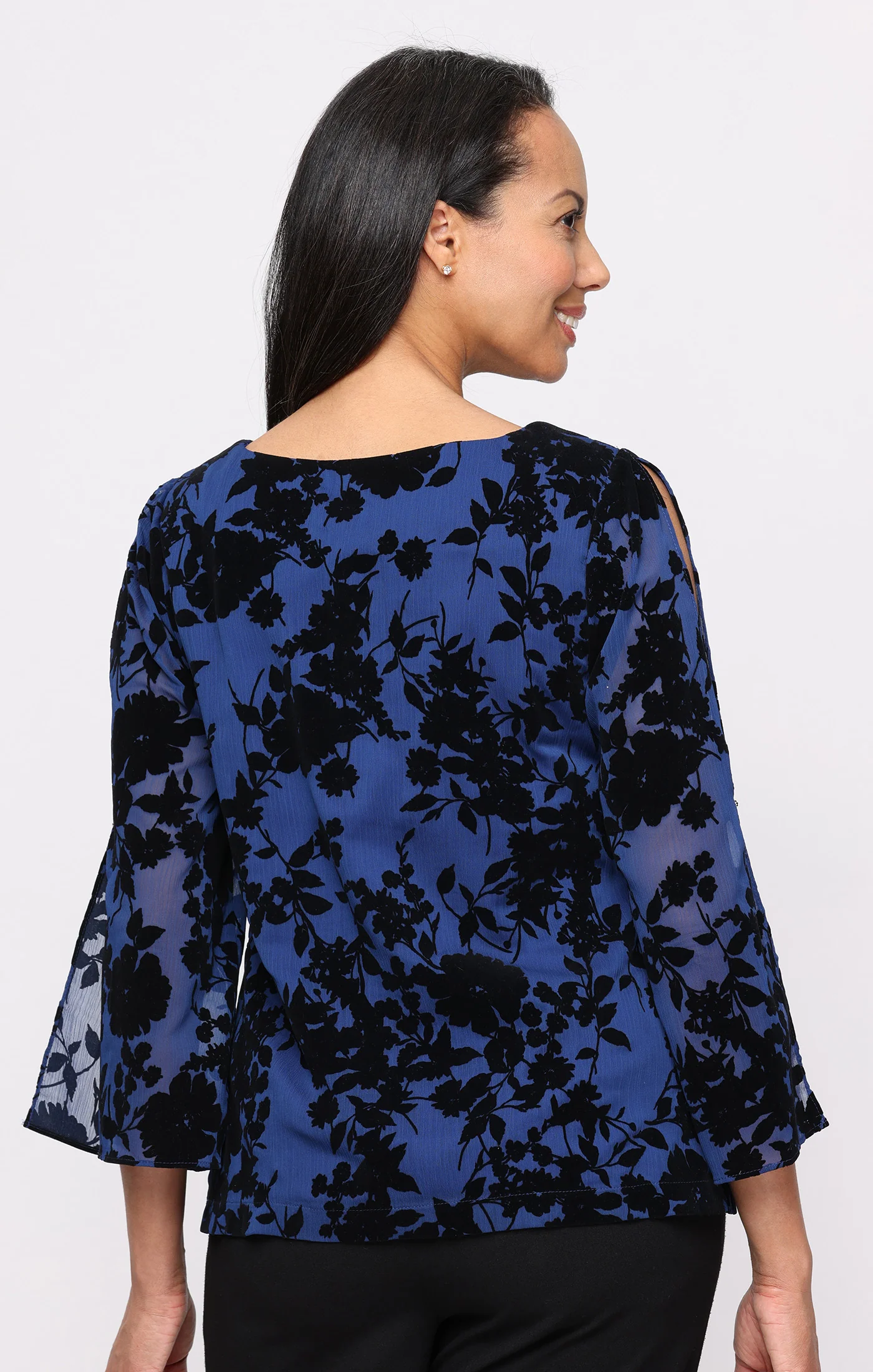 3/4 Sleeve Flocked Yoryu Blouse with Split Sleeve Detail - Image 2