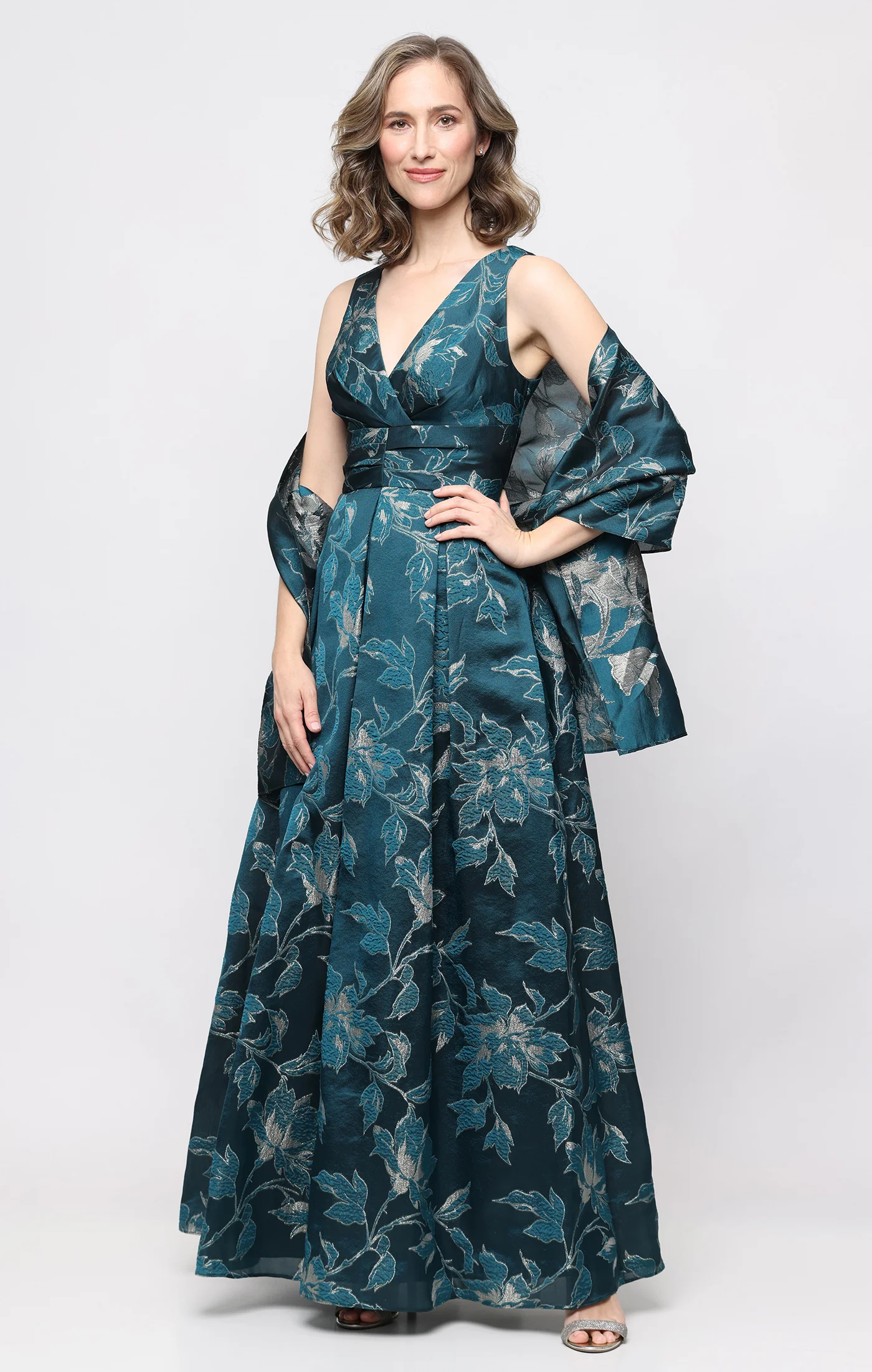 *Long Sleeveless Jacquard Dress with Ruched Waist and Shawl
