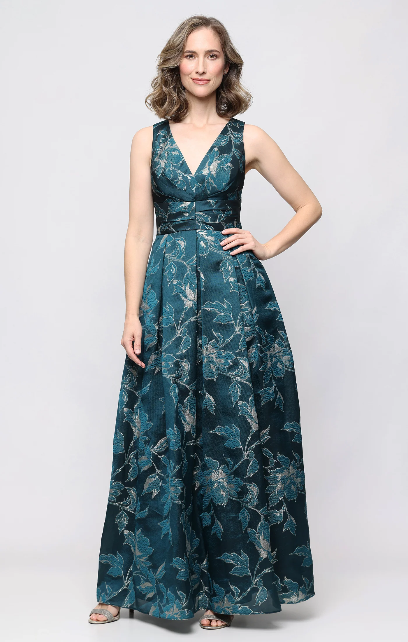*Long Sleeveless Jacquard Dress with Ruched Waist and Shawl - Image 2