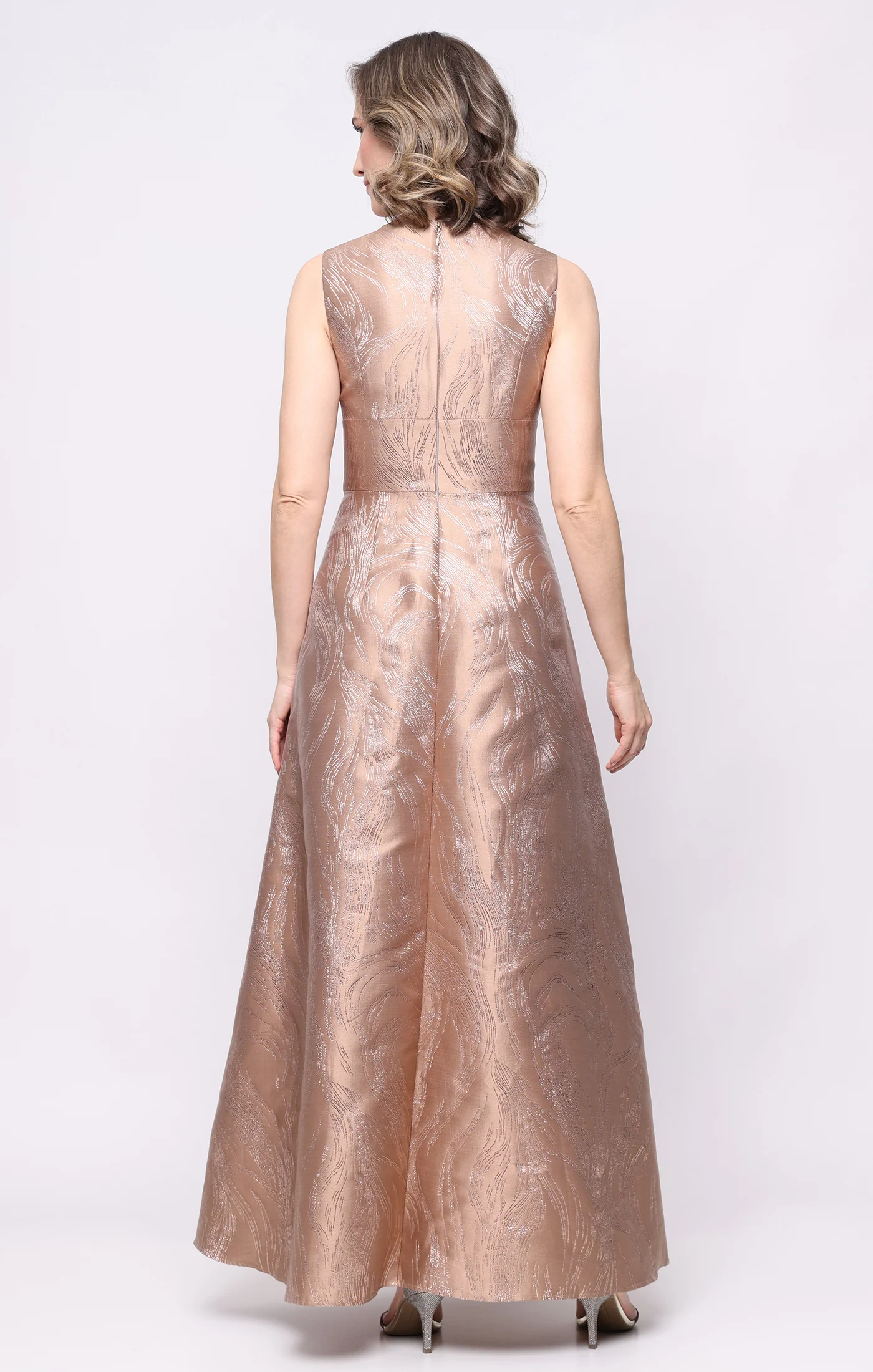 Long Sleeveless Jacquard Gown With Empire Waist - Image 3