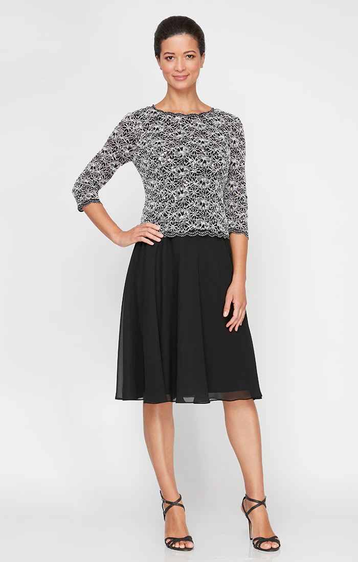 Regular - Short Dress with Full Skirt and Scallop Detail